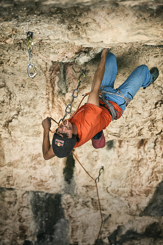 Дэвид Лама (David Lama), на маршруте "Avaatara" 9а