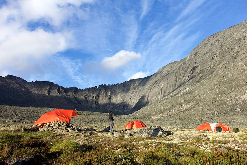 цирк Finger Crack Cirque.