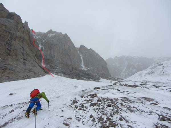  Маршрут "Take a walk on the wild side"  по Юго-Восточной стене пика Гронки (5050 м) (South East face Pik Gronky)