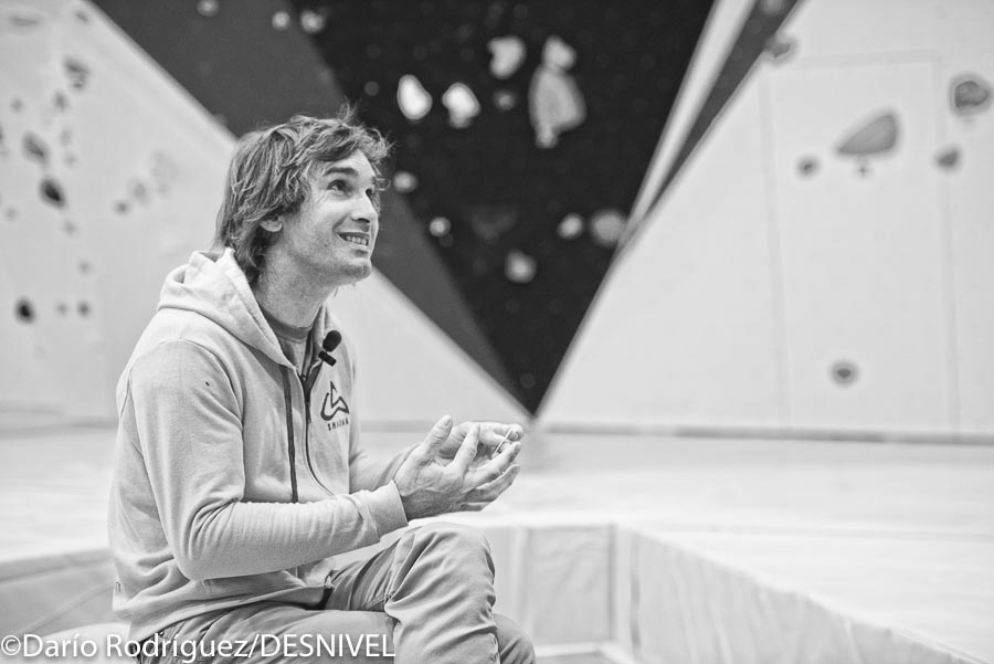 Крис Шарма (Chris Sharma)  в своем новом скалодроме в Барселоне