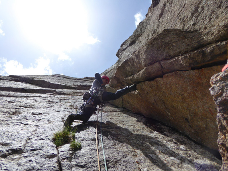 Пик Серебряная стена (Silver Wall peak, 4000 м), по Восточной стене: маршрут "Opposite to Asan" (650 м; 6a+) с вариацией 200 метров под названием  "Bye-Bye, Globo de Gas!" (200 м; 6c/A1). Участники Cavalli, Maschietto, Sanguineti.