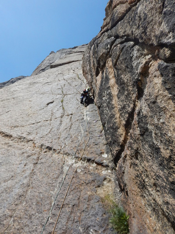 Пик Серебряная стена (Silver Wall peak, 4000 м), по Восточной стене: маршрут "Opposite to Asan" (650 м; 6a+) с вариацией 200 метров под названием  "Bye-Bye, Globo de Gas!" (200 м; 6c/A1). Участники Cavalli, Maschietto, Sanguineti.