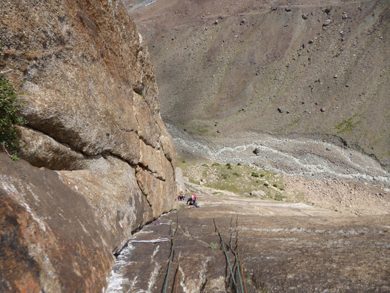 Пик Серебряная стена (Silver Wall peak, 4000 м), по Восточной стене: маршрут "Opposite to Asan" (650 м; 6a+) с вариацией 200 метров под названием  "Bye-Bye, Globo de Gas!" (200 м; 6c/A1). Участники Cavalli, Maschietto, Sanguineti.