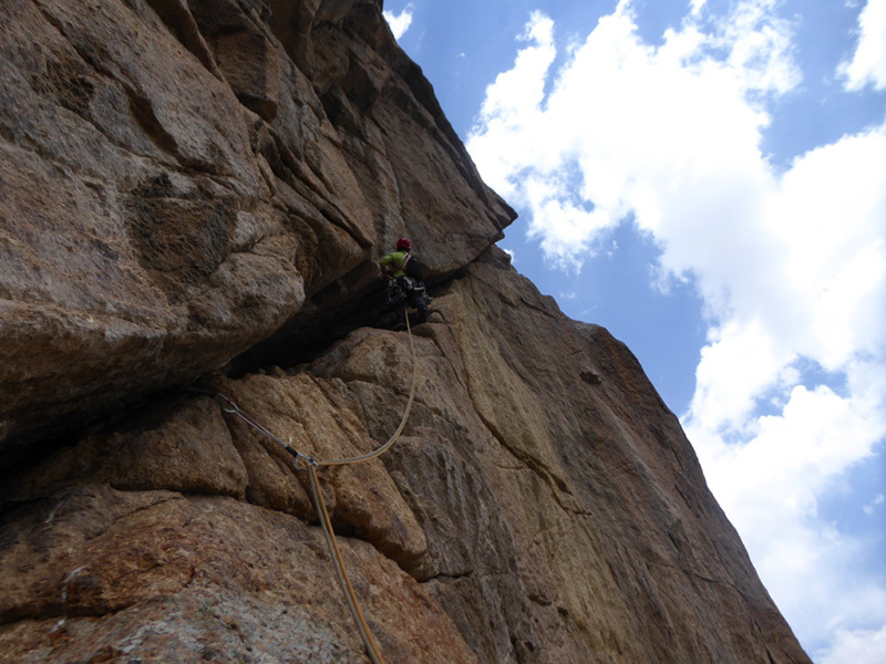 Пик Желтая стена (Yellow Wall peak, 3800 м): По Восточной стене, маршрут "Diagonal Route" (600 м, 6c/A1). Участники: Cavalli, Maschietto, Polo, Sanguineti