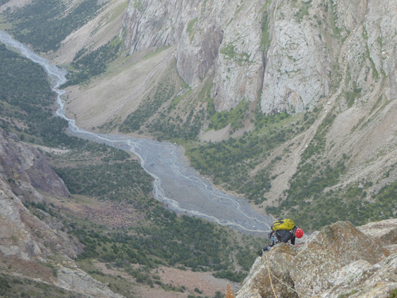 Пик Желтая стена (Yellow Wall peak, 3800 м): По Восточной стене, маршрут "Diagonal Route" (600 м, 6c/A1). Участники: Cavalli, Maschietto, Polo, Sanguineti