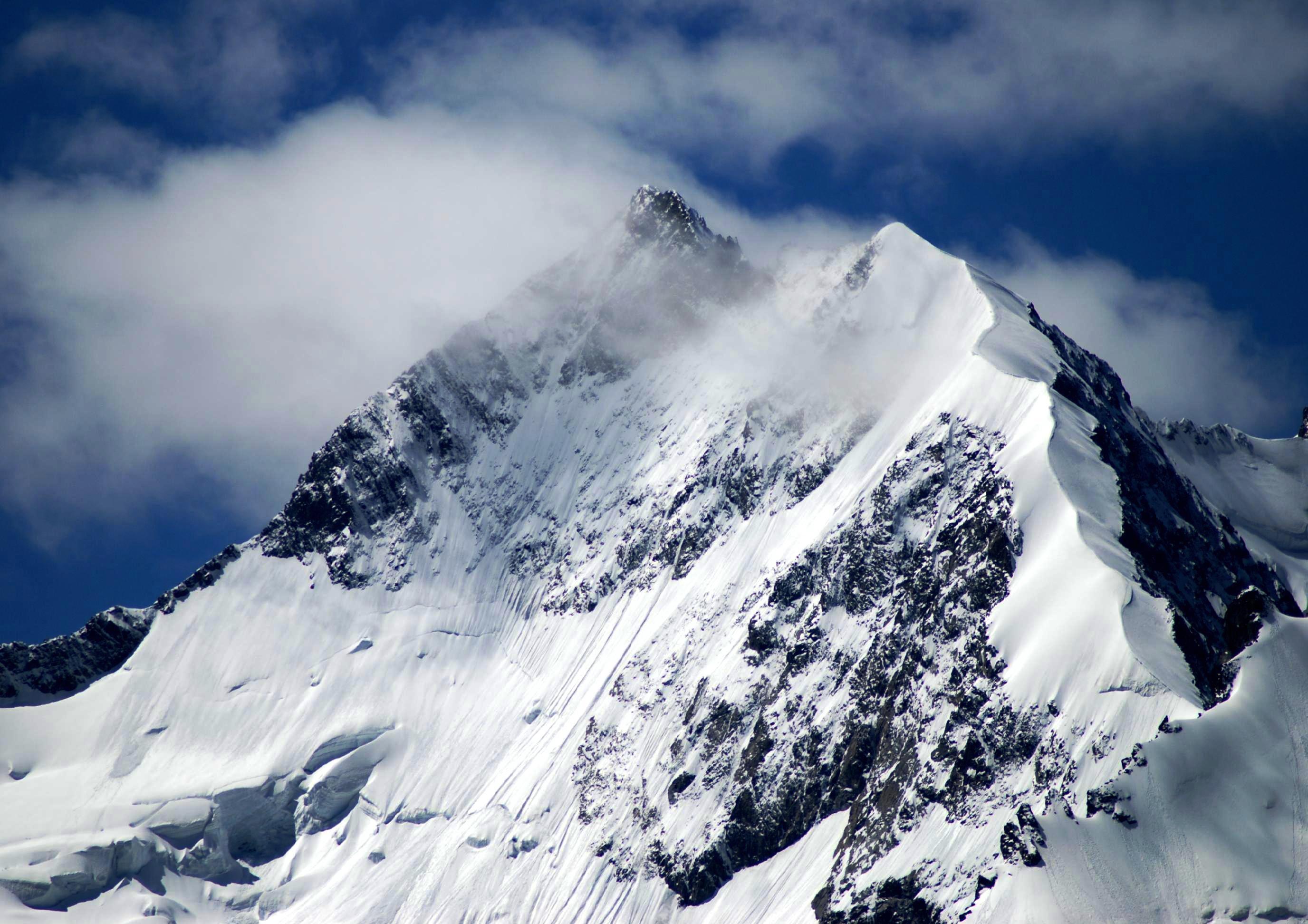 Пиц Бернина (Piz Bernina) высотой 4048 метров