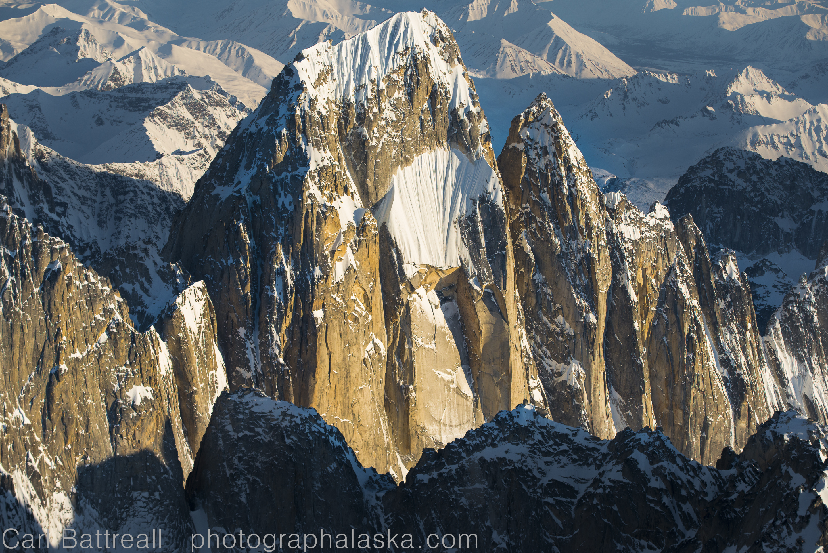 Кичатна Спайр (Kichatna Spire, 2342 м)