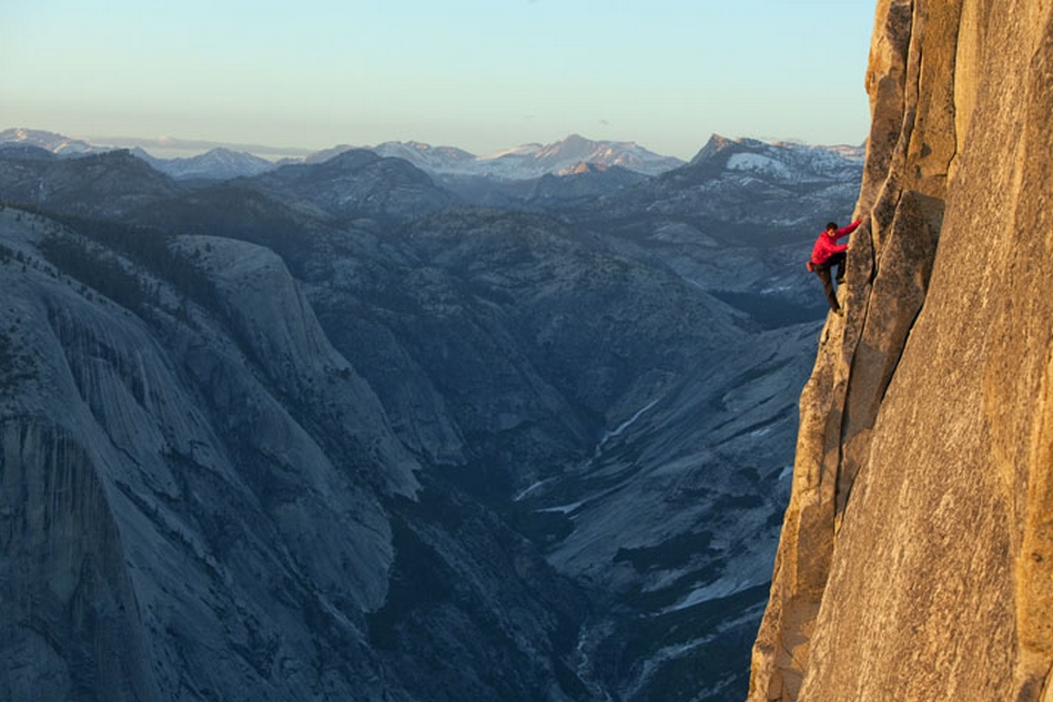 Алекс Хоннольд (Alex Honnold) в соловосхождении на стене Эль Капитан