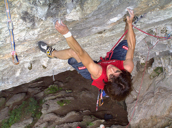 Eva López. White Zombie, 8c. Baltzola (Vizcaya)