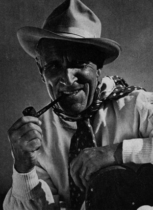 Луис Тренкер (Luis Trenker). Вечно молодой Луис Тренкер в фирменной шляпе, с фирменной трубкой и платком. Фото сделано Мюллером-Брунке ок. 50 лет назад.