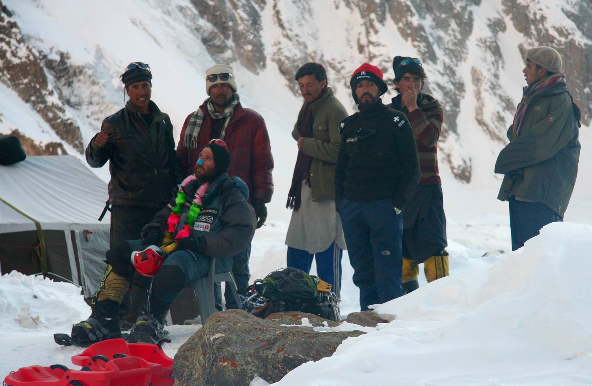 Алекс Тикон (Alex Txikon, Испания) в базовом лагере Нангапарбат. 27 февраля 2016 года