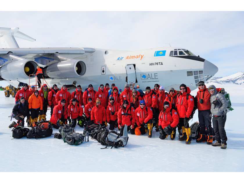 на вершину горы Винсон (Mount Vinson, 4892 м)