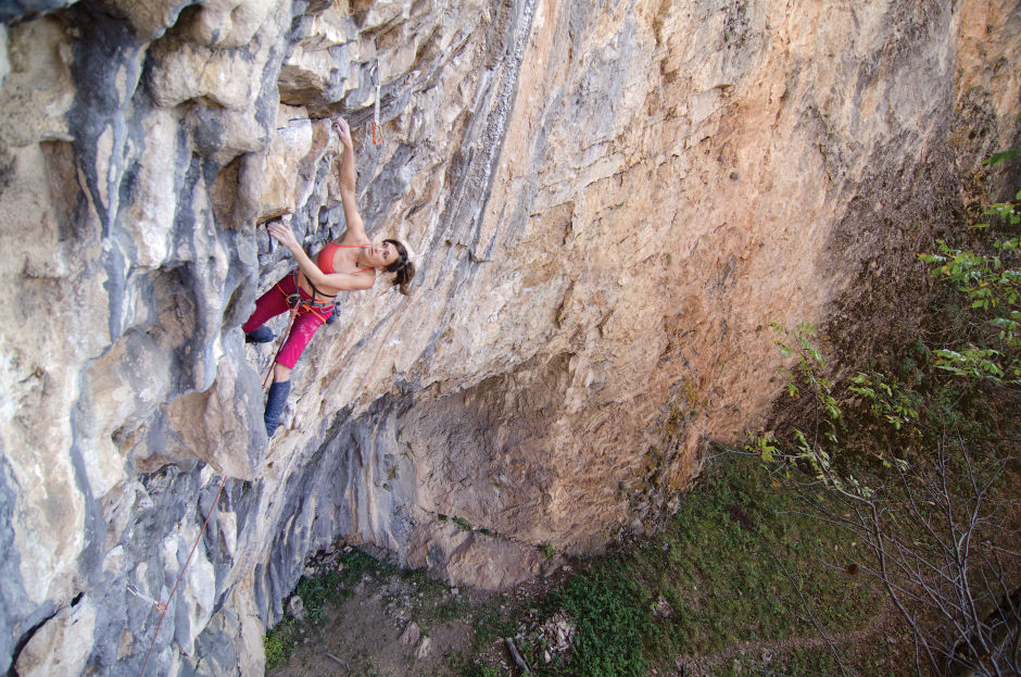 Heather Weidner на маршруте Rebraritsa (7a/5.11d) в Рибаритца. Фото Руслан Вакрилов