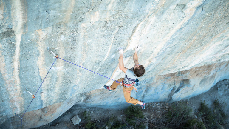 Крис Шарма (Chris Sharma) на скалах