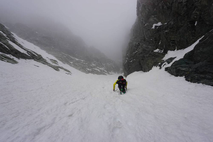 Южная стена горы Гроссглокнер (Großglockner, 3798 м). Восхождение по маршруту Südwandwächter альпинистами Витторио Мессини (Vittorio Messini) и Матиас Вурцер (Matthias Wurzer) 