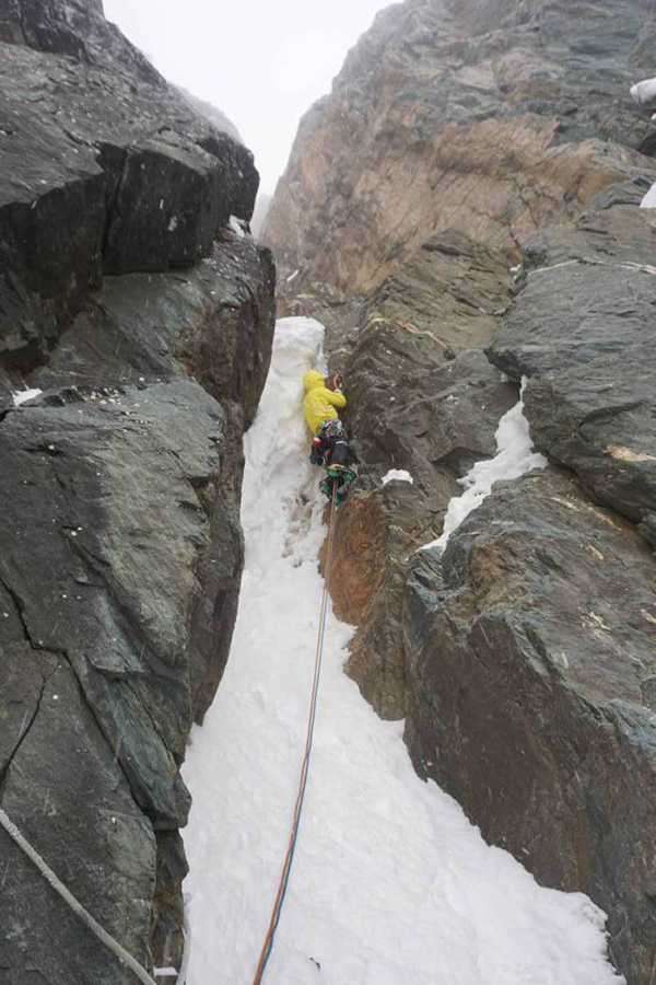 Южная стена горы Гроссглокнер (Großglockner, 3798 м). Восхождение по маршруту Südwandwächter альпинистами Витторио Мессини (Vittorio Messini) и Матиас Вурцер (Matthias Wurzer) 