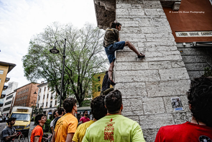 В итальянском городе Тренто прошел фестиваль уличного клайминга "Block and Wall"