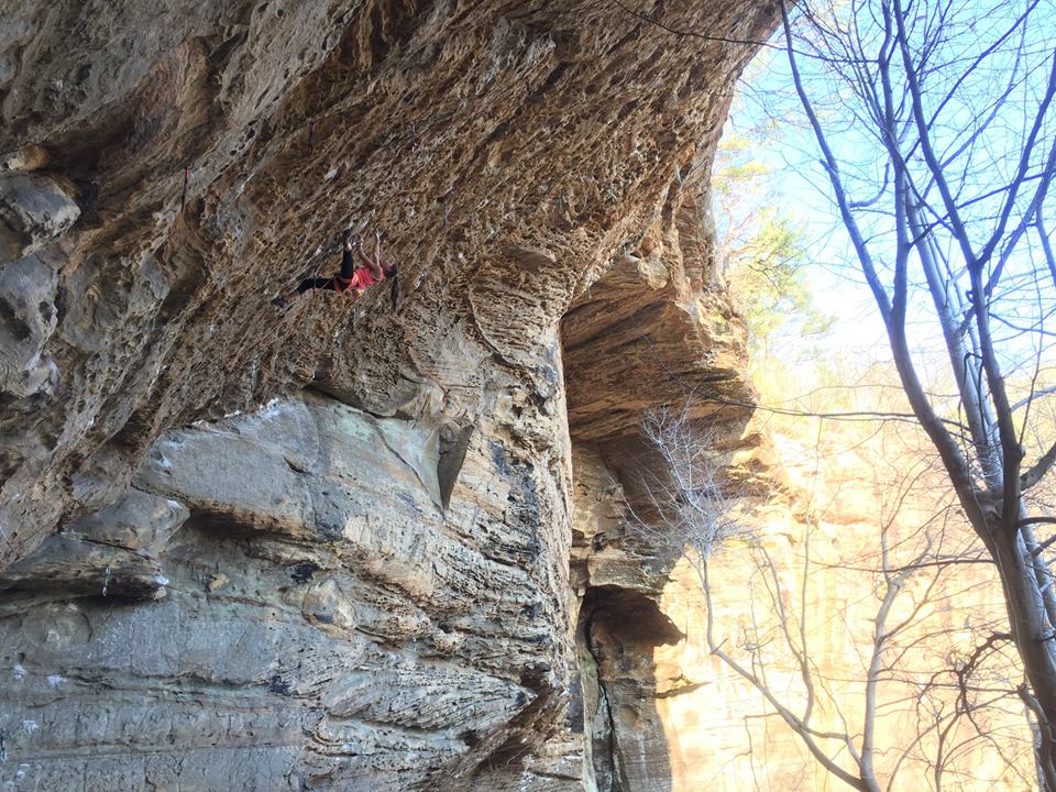 Брук Работу (Brooke Raboutou) на Southern Smoke (5.14c) в Red River Gorge.