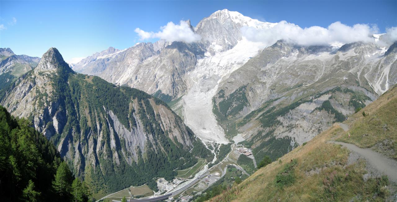 Вид на Монблан с Приюта Бертоне (Refuge Bertone)