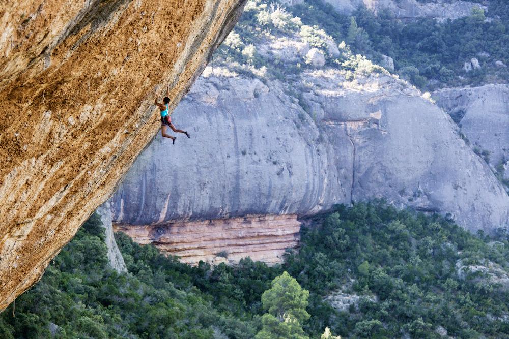 Mar Álvarez on Era Vella (9a/5.14d), Margalef, Spain Photo: Carlos Pérez.