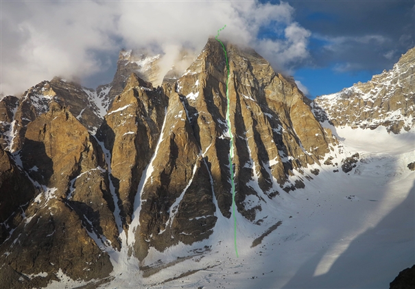 маршрут Supercouloir по юго-западной стене на южную вершину пика T16  