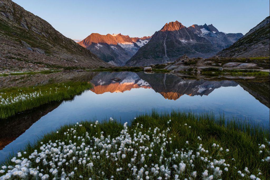 Новые снимки глетчера Алеч из фотоальбома «Aletsch — Der grösste Gletscher der Alpen» («Алеч — самый большой глетчер в Альпах») фотографа и альпиниста из кантона Вале Марко Фолькена (Marco Volken). Фотографии: Marco Volken/AS Verlag.