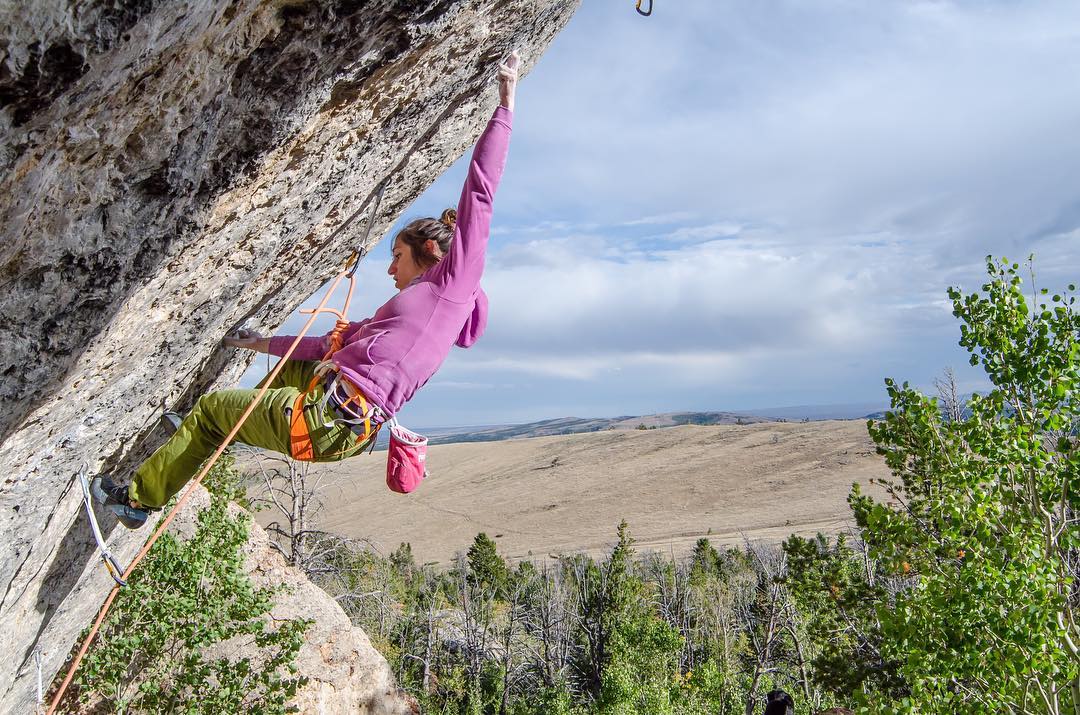 Алекс пролезла «Dead Souls» 8b в районе American Fork.