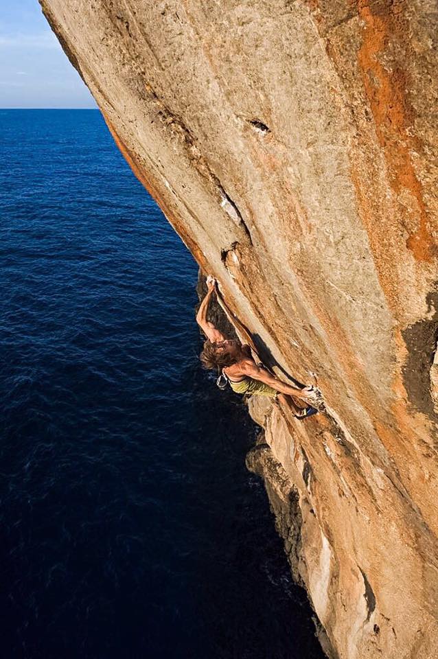 Крис Шарма (Chris Sharma) на маршруте Alasha