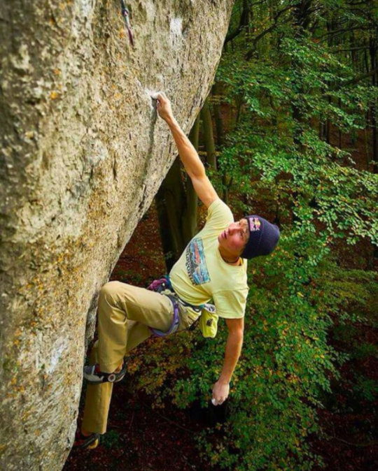 Александр Мегос (Alexander Megos) на маршруте "The Becoming" сложности 9a+ 