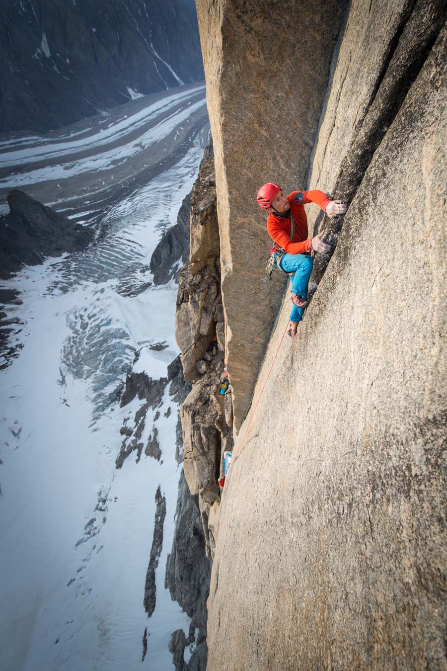 Восхождение по Северо-Западной стене горы Mirror Wall, в регионе Renland в Гренландии