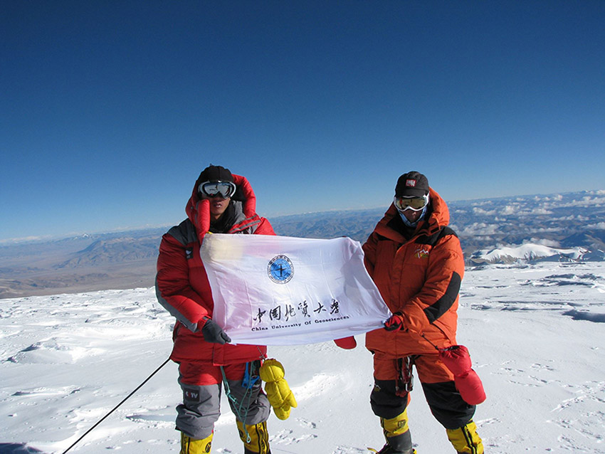 команда из Китайского Университета геологии (China University of Geosciences) 