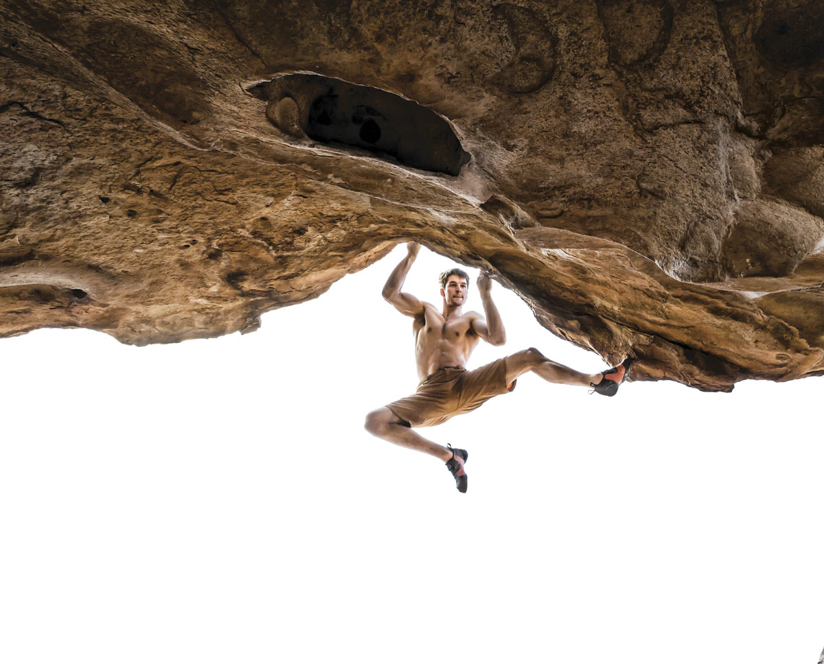 Ян Хойер (Jan Hojer) на проблеме "Bleeding Brothers" (V12), Hueco Tanks, Техас. Это фото было обложкой журнала Rock and Ice #236 (за август 2016). Photo: Alex Manelis.