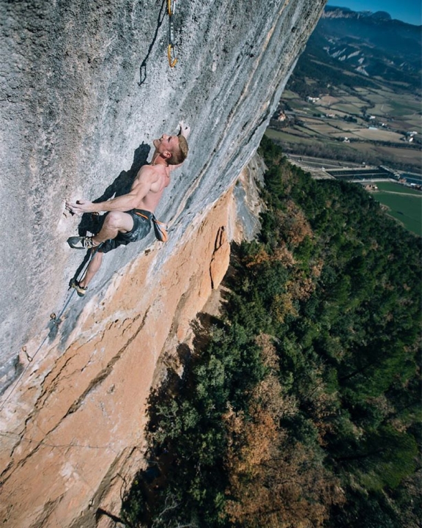 Якоб Шуберт (Jakob Schubert) на маршруте "Pachamama" сложности 9a+