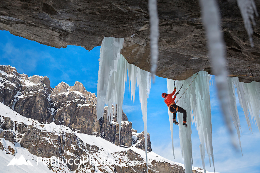 Ули Штек (Ueli Steck) на одном из ледолазных маршрутов в Кандерштеге