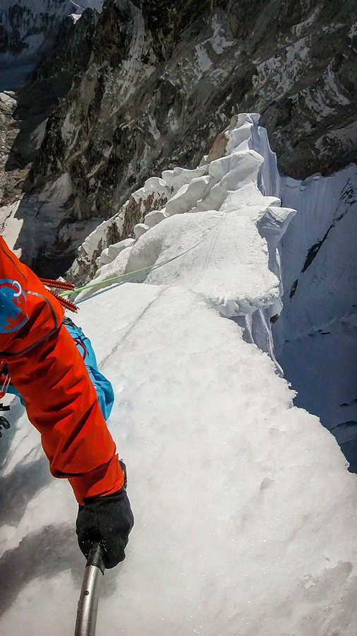 Конрад Анкер (Conrad Anker) и Давид Лама (David Lama) во время попытки штурма непокоренной Лунаг Ри (Lunag Ri, 6907)