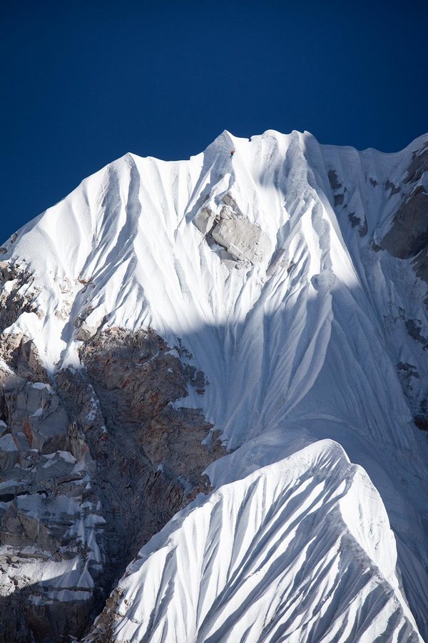 Конрад Анкер (Conrad Anker) и Давид Лама (David Lama) во время попытки штурма непокоренной Лунаг Ри (Lunag Ri, 6907) 