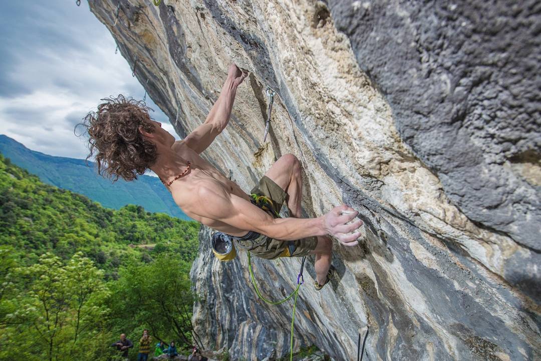 Адам Ондра (Adam Ondra) на маршруте  "Queen Line" 9b