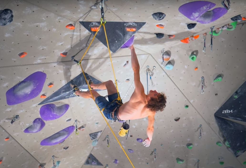 Адам Ондра (Adam Ondra) на самом сложном в мире скалолазном маршруте построенного на скалодроме "The Project"