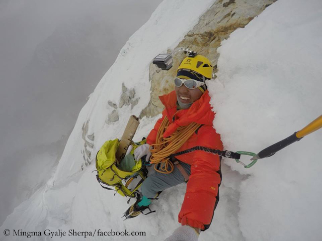 Мингма Галйе Шерпа (Mingma Gyalje Sherpa) в сольном восхождении на Чобутце (Chobutse), известной также под именем Тсободже (Tsoboje). 2015 год