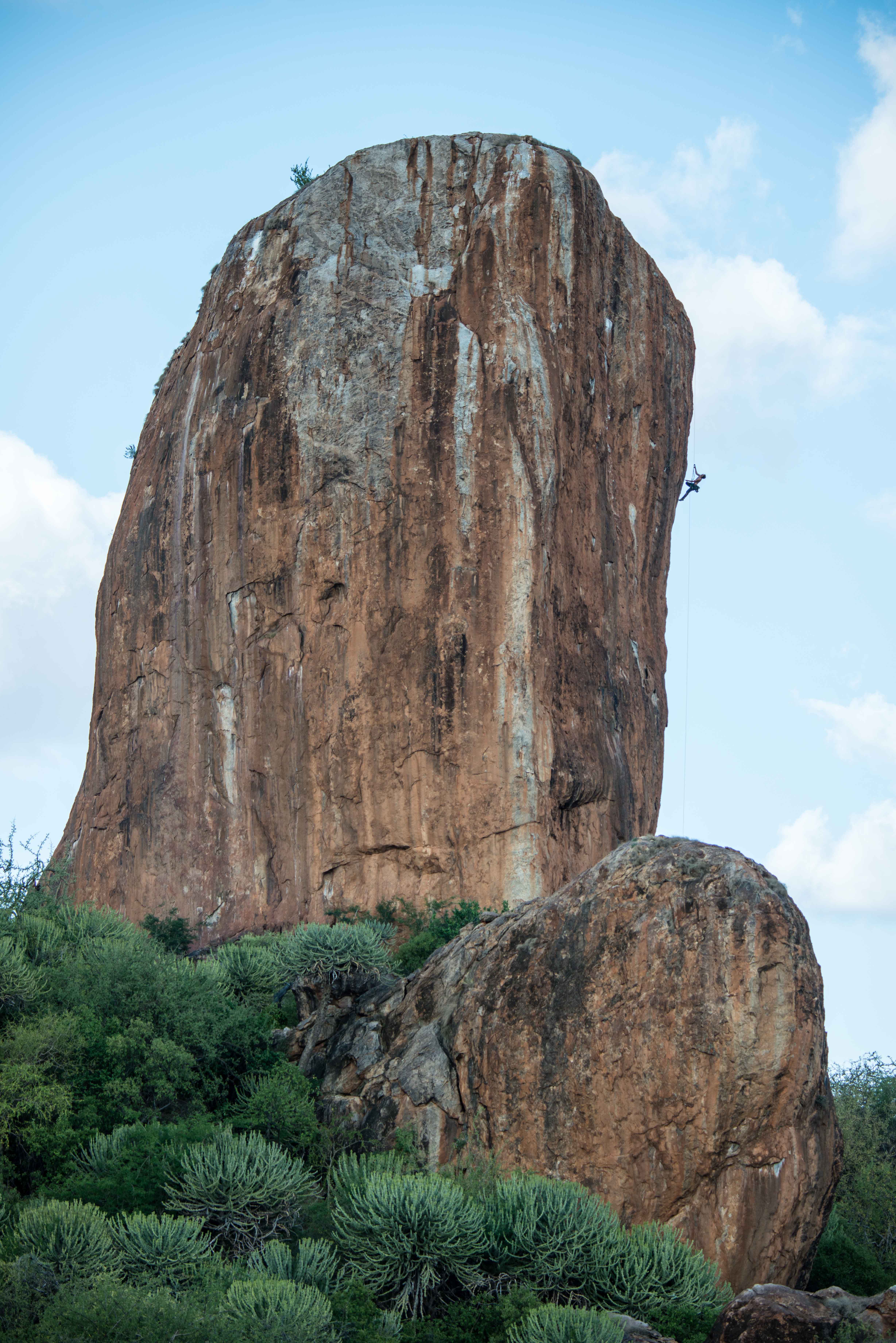 Алекс Хоннольд (Alex Honnold) в восхождении на безымянный маршрут на скале Cat