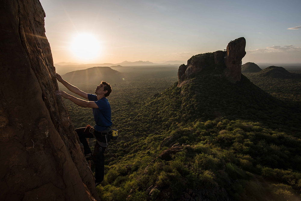 Алекс Хоннольд (Alex Honnold) в восхождении на безымянный маршрут на скале Cat