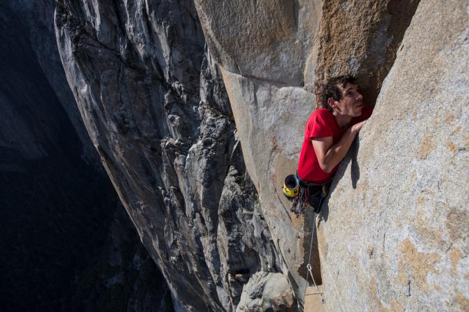 Алекс Хоннольд (Alex Honnold) на маршруте "Freerider", что расположен на Эль-Капитане (Йосемити, США)