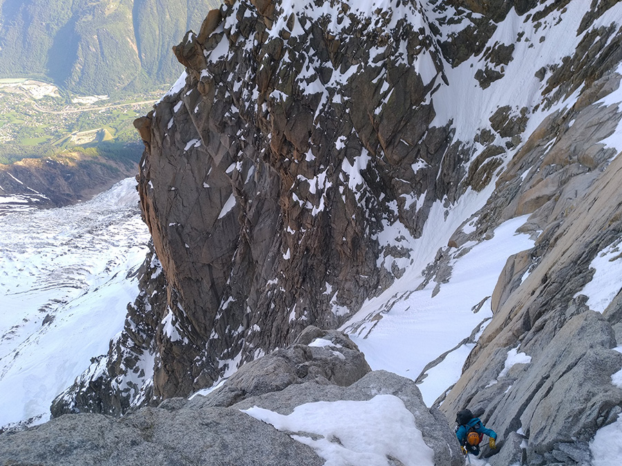 Восхождение по маршруту "Red Devils" на вершину пика Эгюий-дю-Миди (Aiguille du midi , 3842 м)