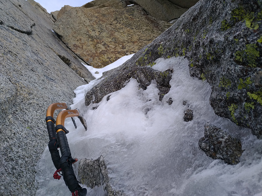 Восхождение по маршруту "Red Devils" на вершину пика Эгюий-дю-Миди (Aiguille du midi , 3842 м)