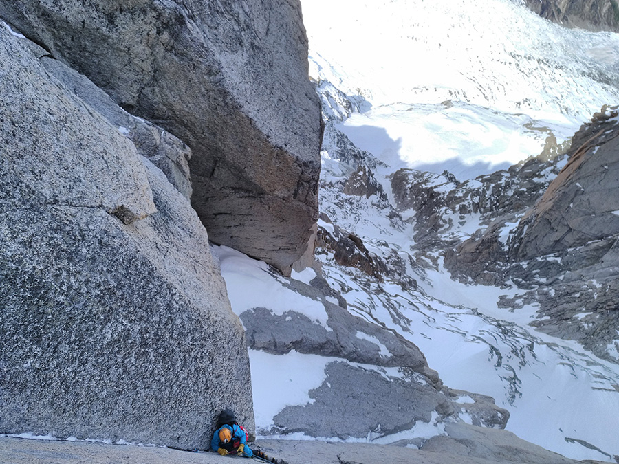 Восхождение по маршруту "Red Devils" на вершину пика Эгюий-дю-Миди (Aiguille du midi , 3842 м)