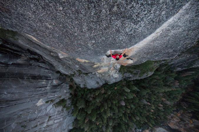 Алекс Хоннольд (Alex Honnold) на маршруте "Freerider", что расположен на Эль-Капитане (Йосемити, США)