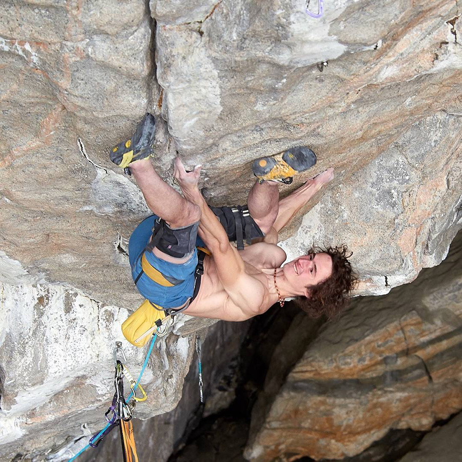 Адам Ондра (Adam Ondra) на проекте "Project Hard" 9с на своде норвежской пещеры в регионе Флатанжер