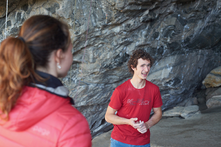 Адам Ондра (Adam Ondra) на проекте "Project Hard" 9с на своде норвежской пещеры в регионе Флатанжер