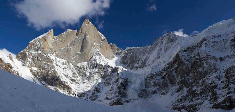 Северо-Западная стена горы Киштвар (Cerro Kishtwar) высотой 6155 метров. N-W Face of Cerro Kishtwar 