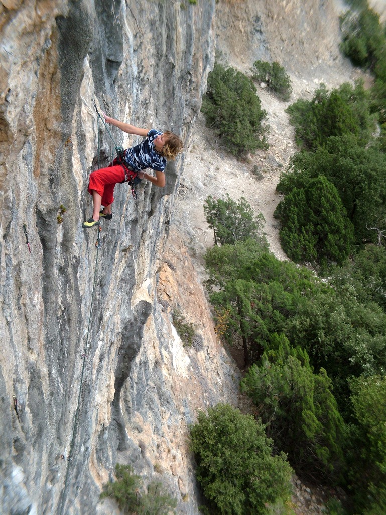 Катя Яэмурд на маршруте Le Voleur de Pesantéur, 7c, сектор Face Sud, фотография ©  Stewart (New Zealand), 2005 год